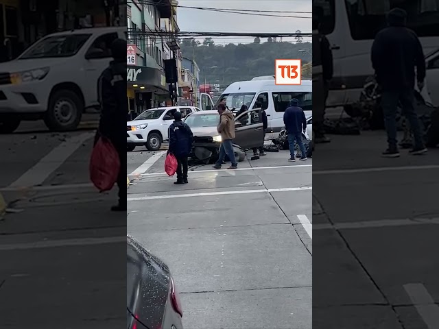⁣Captan brutal pelea entre conductores tras choque triple en Puerto Montt
