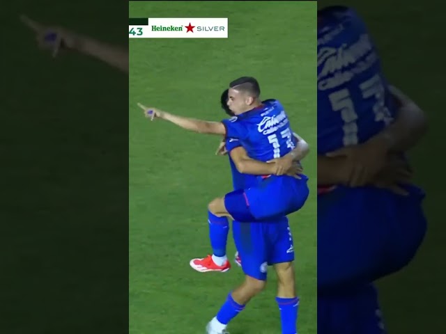 ¡CÁNDIDO se animó a mandar el balón al área y terminó haciendo un GOLAZO! #shorts #tudn