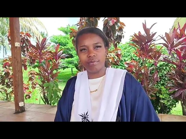 ⁣Comportement de l'amba"ssade de Fr"an"ce à Moroni : Une jeune femme Franco-Comor