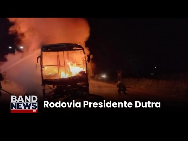 ⁣Ônibus pega fogo após passageiro fumar no banheiro | BandNews TV