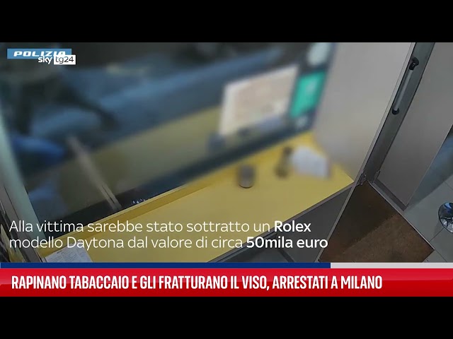 ⁣Rapinano e picchiano tabaccaio, arrestati a Milano