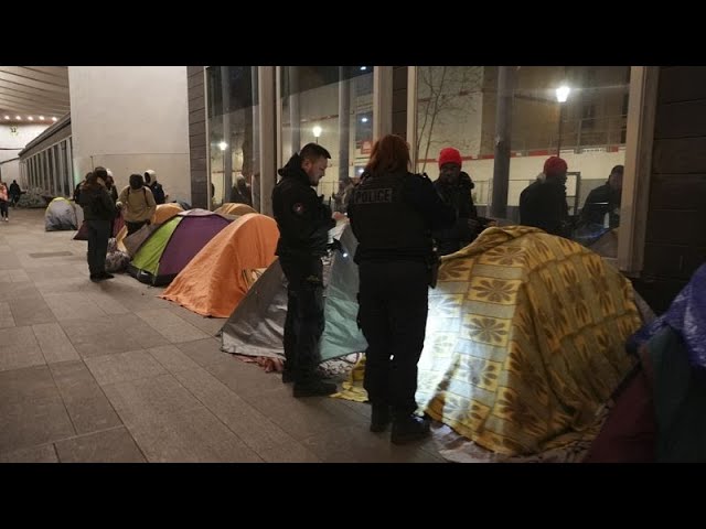 ⁣Paris Police evict migrants from makeshift camp in action decried as 'social cleansing'