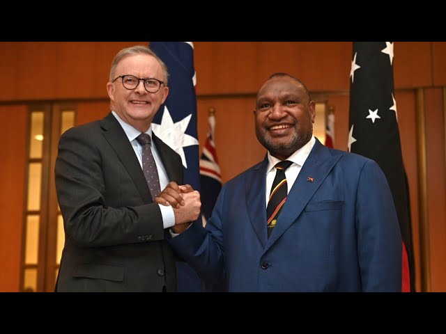 Anthony Albanese and PNG PM begin walk on Kokoda Trail