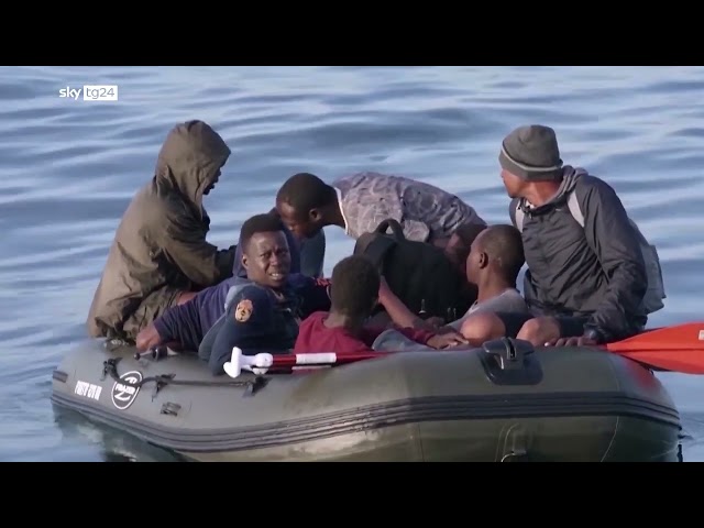 ⁣Migranti, Cleverly: Solo governo decide chi entra in UK