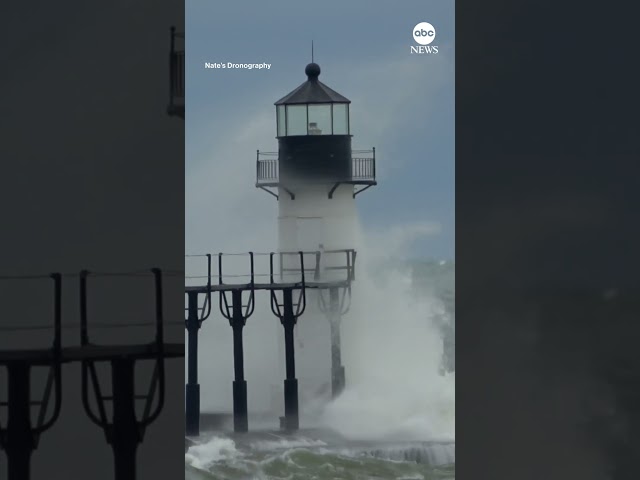 ⁣Huge waves crash into Michigan lighthouse
