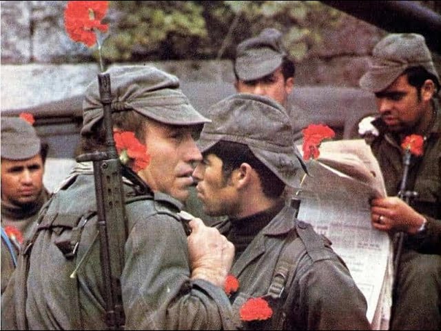 ⁣ОГО!Марш у Лісабоні:50-а річниця Революції гвоздикLisbon on 50th anniversary of Carnation Revolution