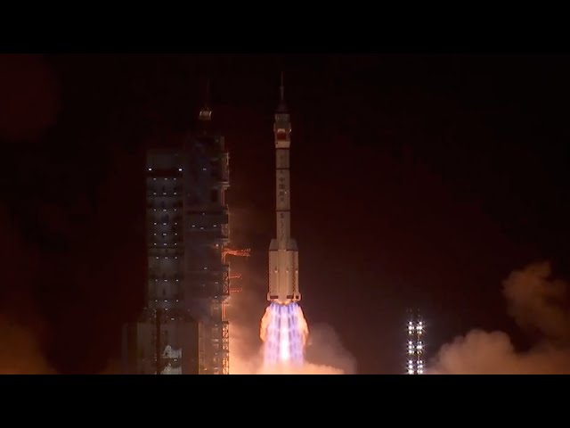 ⁣At the scene: China's Shenzhou-18 manned spaceship blasts off