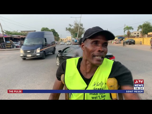 ⁣Crutches and Courage: A physically challenged man directs traffic for 11 years