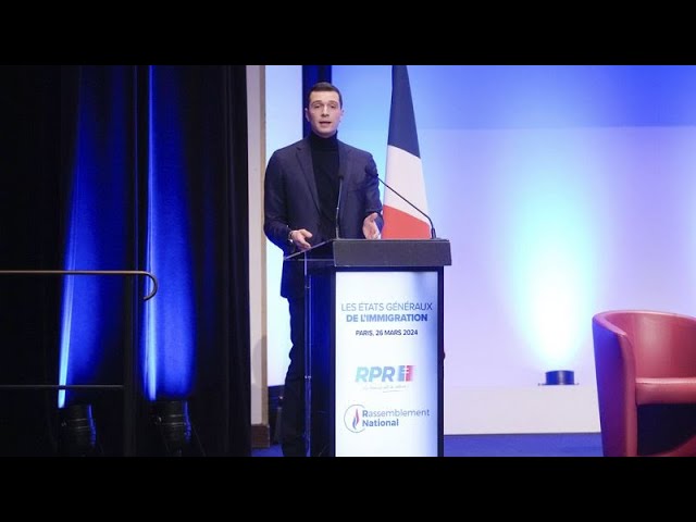 ⁣Jordan Bardella, candidato de la extrema derecha francesa a las europeas, carga contra Macron