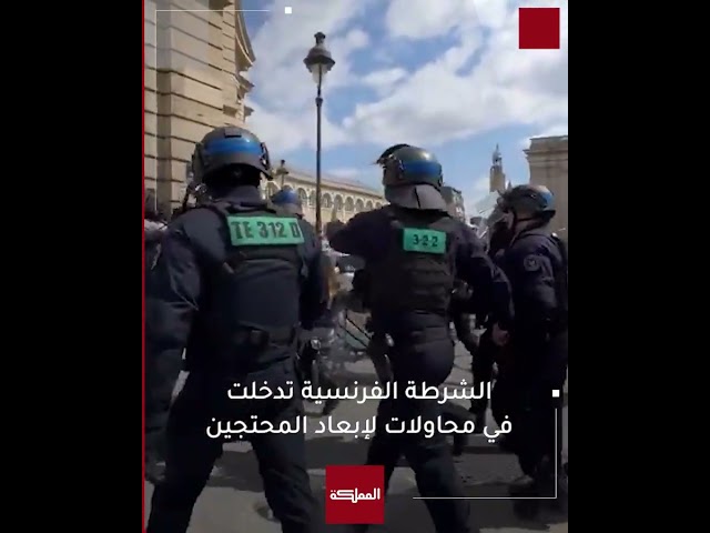 ⁣مئات الطلاب في فرنسا يحتجون أمام جامعاتهم في باريس مطالبين الحكومة الفرنسية بإدانة إسرائيل