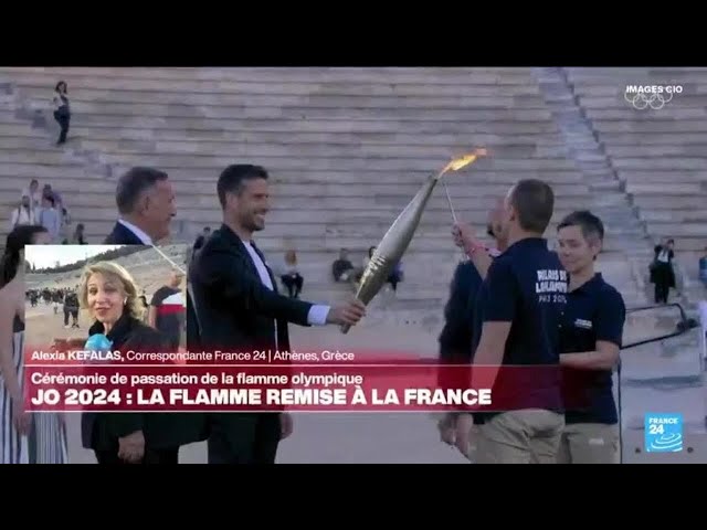 ⁣Cérémonie de passation de la flamme olympique • FRANCE 24