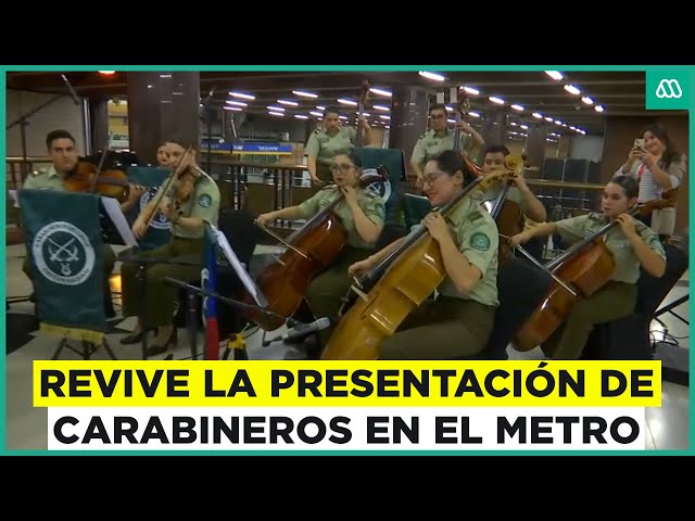 ⁣Orfeón de Carabineros en Baquedano: Policías chilenos tocan música clásica en el metro de Santiago