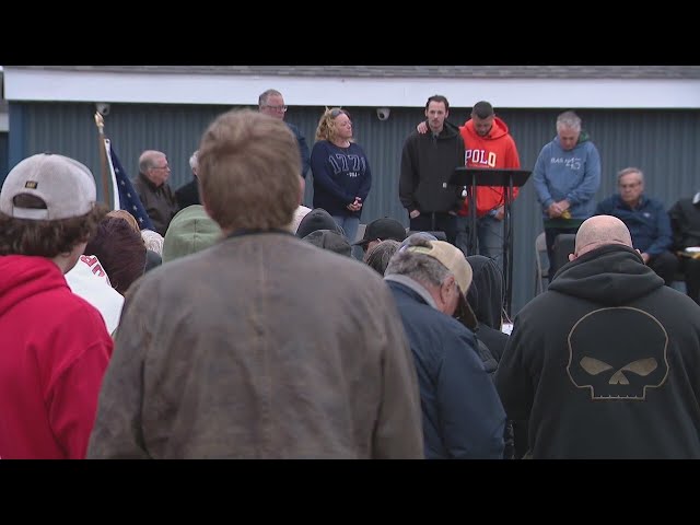 ⁣Vigil held for victims of Swan Boat Club crash