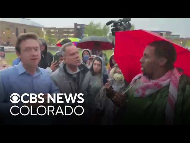 ⁣Pro-Palestinian protesters in Colorado pepper Denver's mayor with taunts