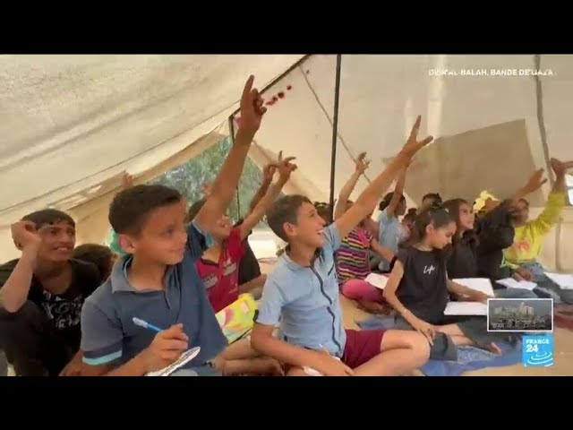 ريبورتاج: تحت دوي الاشتباكات...تلاميذ فلسطينيون يستعيدون متعة التعلم في خيمة بقطاع غزة • فرانس 24