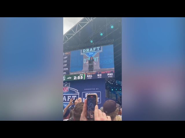 ⁣Watch Gov. Whitmer announce Detroit breaks the all-time NFL Draft attendance record