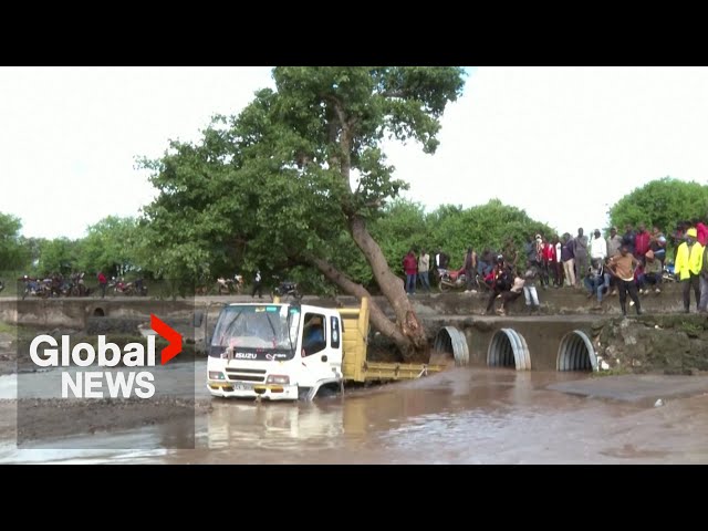 ⁣Kenya flooding: At least 5 dead, more than 11 rescued after truck tips over in raging floodwaters