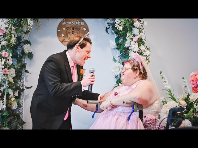 ⁣'My heart was full' | B.C. hospital staff put together wedding for cancer patient