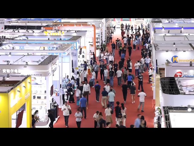 ⁣GLOBALink | Decoding Canton Fair: Int'l participants impressed by smooth payment services