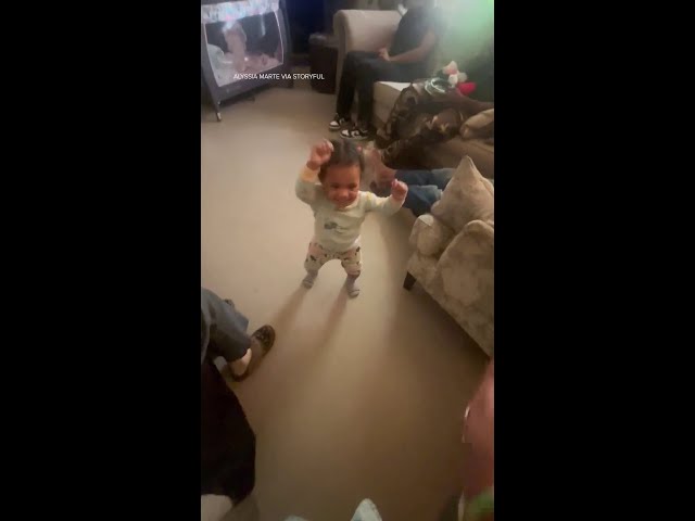 ⁣Toddler has an adorable reaction to seeing her mom's best friend