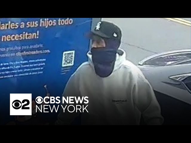 ⁣Images show Bronx man suspected of stealing 79-year-old's purse