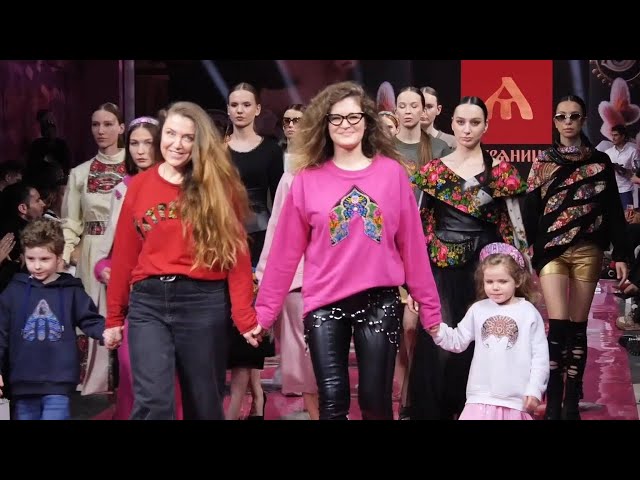 ⁣Kokoshniks hit catwalk as Volga Fashion Week starts in Moscow