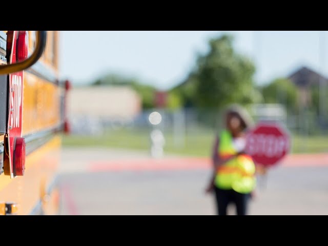 ⁣High school kids need help to cross the road