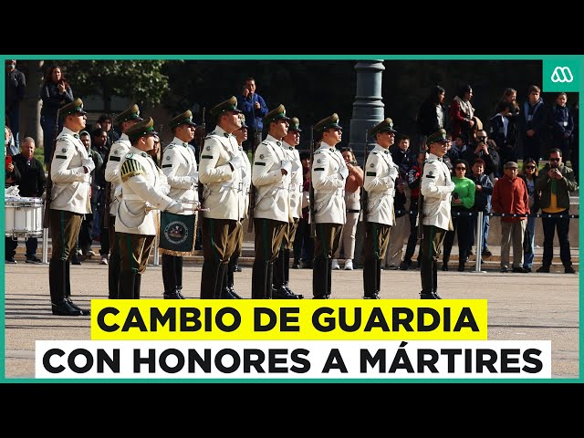 ⁣Cambio de guardia con honores a tres mártires de Carabineros fallecidos en atentado en Cañete