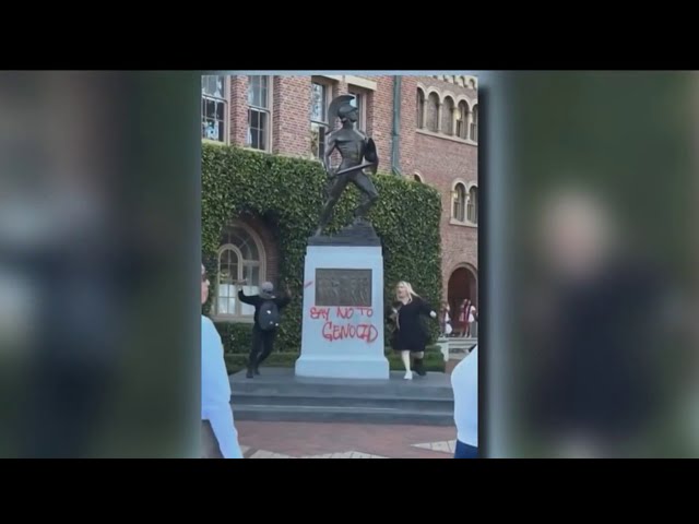 ⁣Student's mother tries to stop vandalism at USC