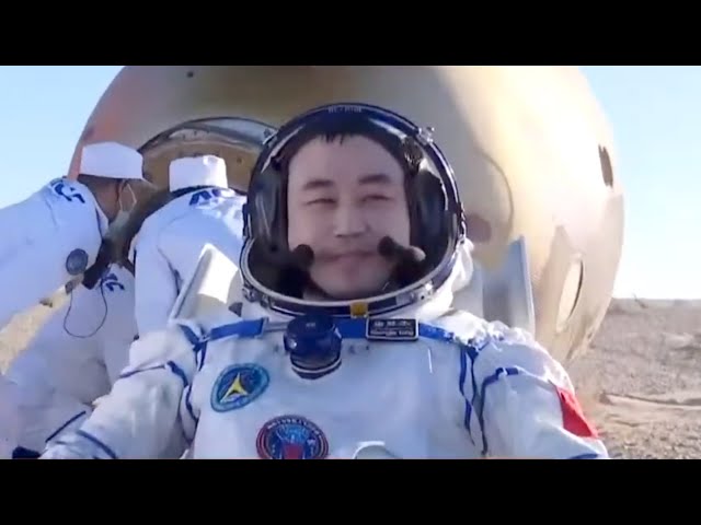 ⁣Shenzhou-17 astronaut Tang Shengjie out of return capsule