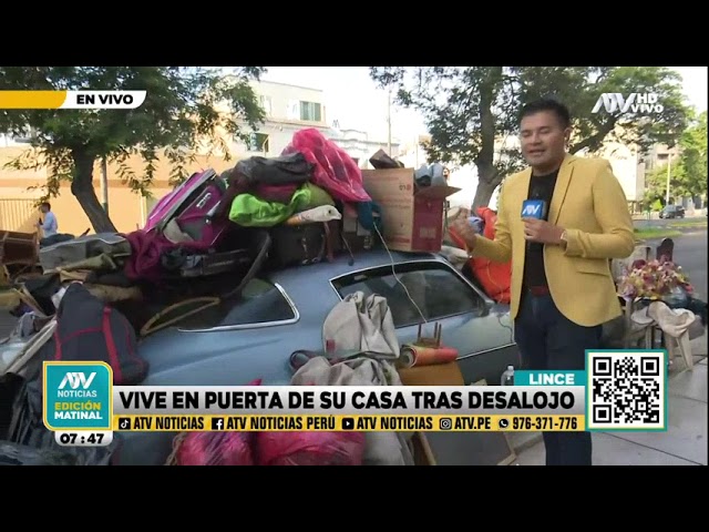 ⁣Mujer vive en su auto en la puerta de su casa tras ser desalojada