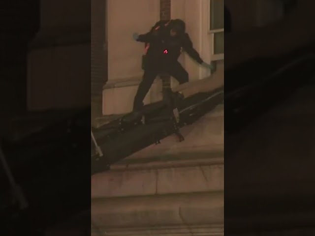 ⁣WATCH: NYPD enters building occupied by anti-Israel protesters