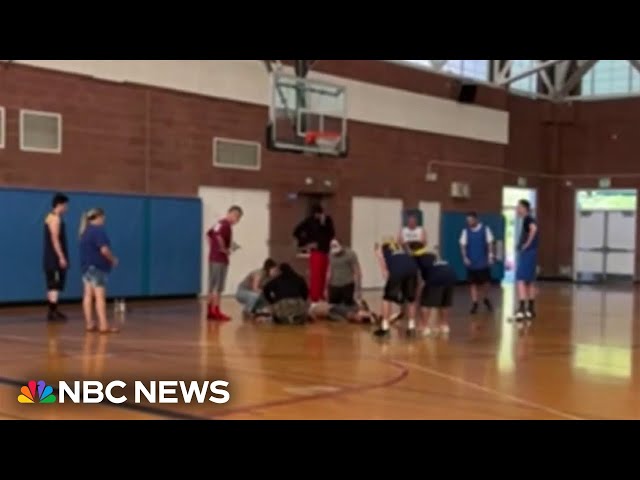 ⁣Watch: Off-duty nurses restart man’s heart at basketball game