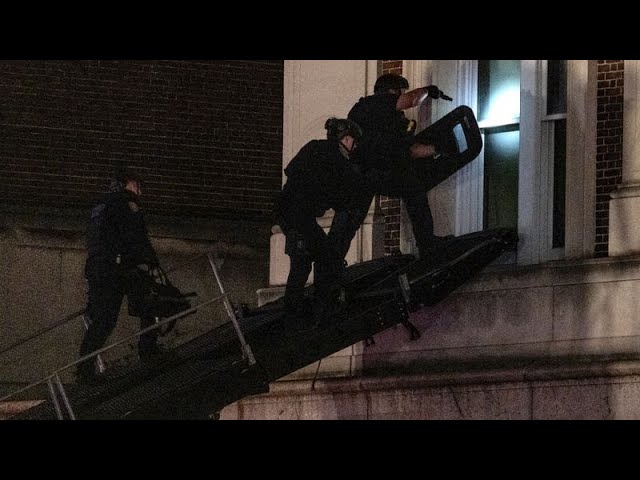 ⁣La Policía irrumpe en el campus de la Universidad de Columbia y detiene a decenas de manifestantes