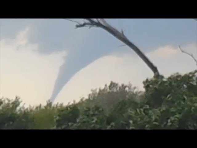 ⁣More tornadoes tear through Midwest