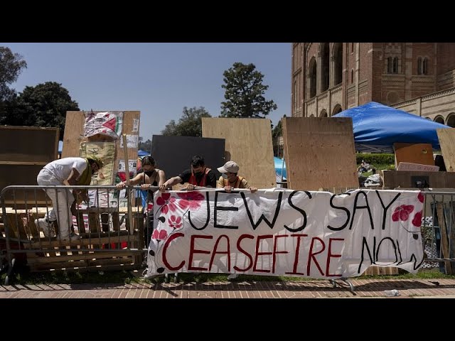 ⁣Batalla campal entre manifestantes propalestinos y proisraelíes en la Universidad de California