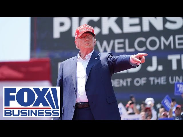 ⁣LIVE: Donald Trump holds a rally in Waukesha, Wisconsin