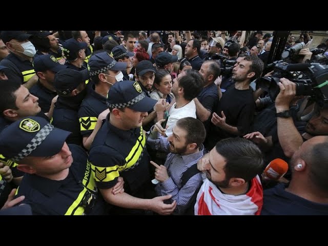⁣Proteste in Georgien eskalieren: Borrell verurteilt Polizeigewalt