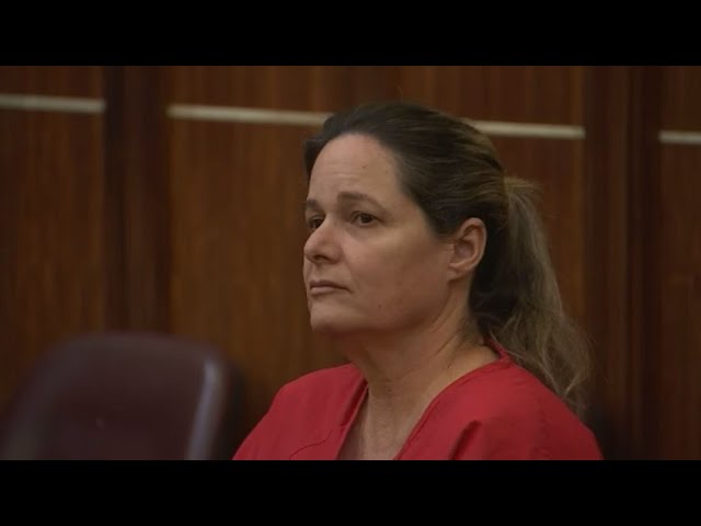 No bond for former Miami-Dade police lieutenant accused of shooting at her ex-boyfriend | Quickcast