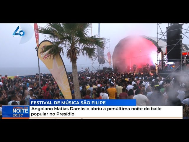 ⁣Angolano Matias Damásio abriu a penúltima noite do baile popular no Presídio
