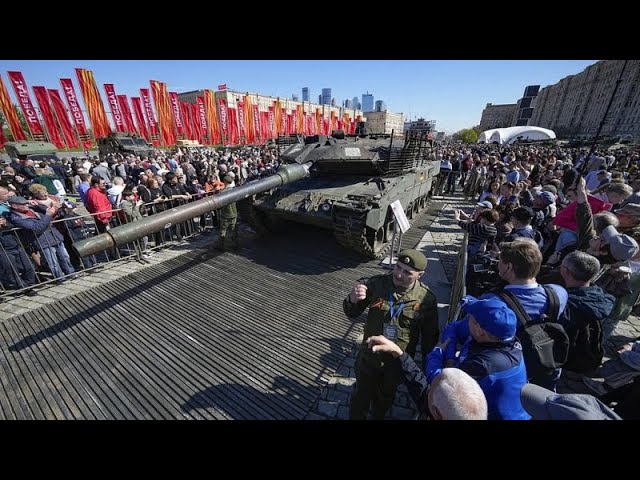 ⁣Moscou expose du matériel militaire saisi en Ukraine