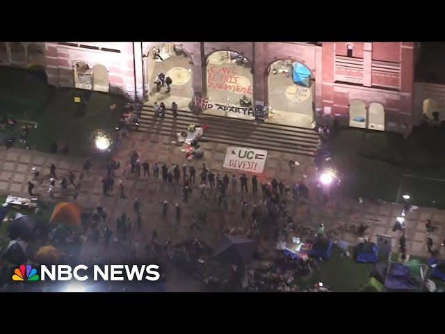 ⁣Protesters remain on UCLA campus after police order to disperse