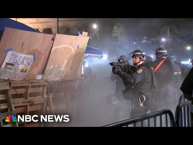 ⁣Watch: Police attempt to dismantle a barricade at the UCLA encampment