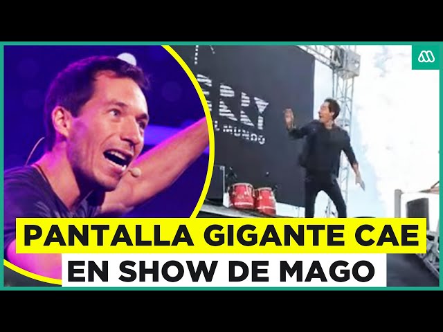 ⁣Pantalla gigante cae sobre mago chileno en pleno show