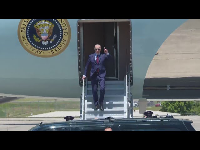 ⁣Raw footage: Biden lands in Charlotte to speak with families of fallen officers