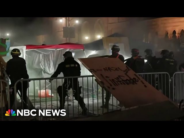 ⁣Police clear UCLA protesters as campus crackdowns spread