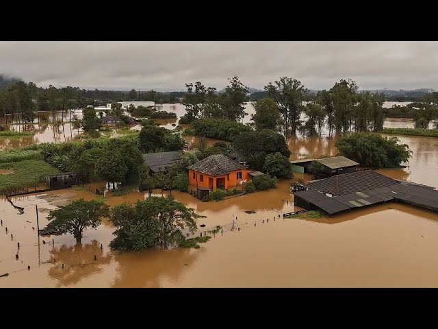 ⁣Inondations au Brésil : au moins 29 morts et 60 disparus, l'état d'urgence décrété
