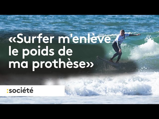 ⁣"Surfer m'enlève le poids de ma prothèse", le témoignage de la championne de parasurf