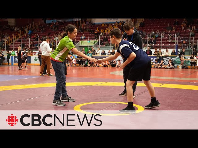 ⁣Wrestling tournament lets Thunder Bay students hit the mats