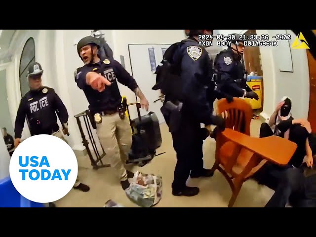 ⁣Gaza war protests: NYPD tear part Columbia Univ. protesters' barricades | USA TODAY